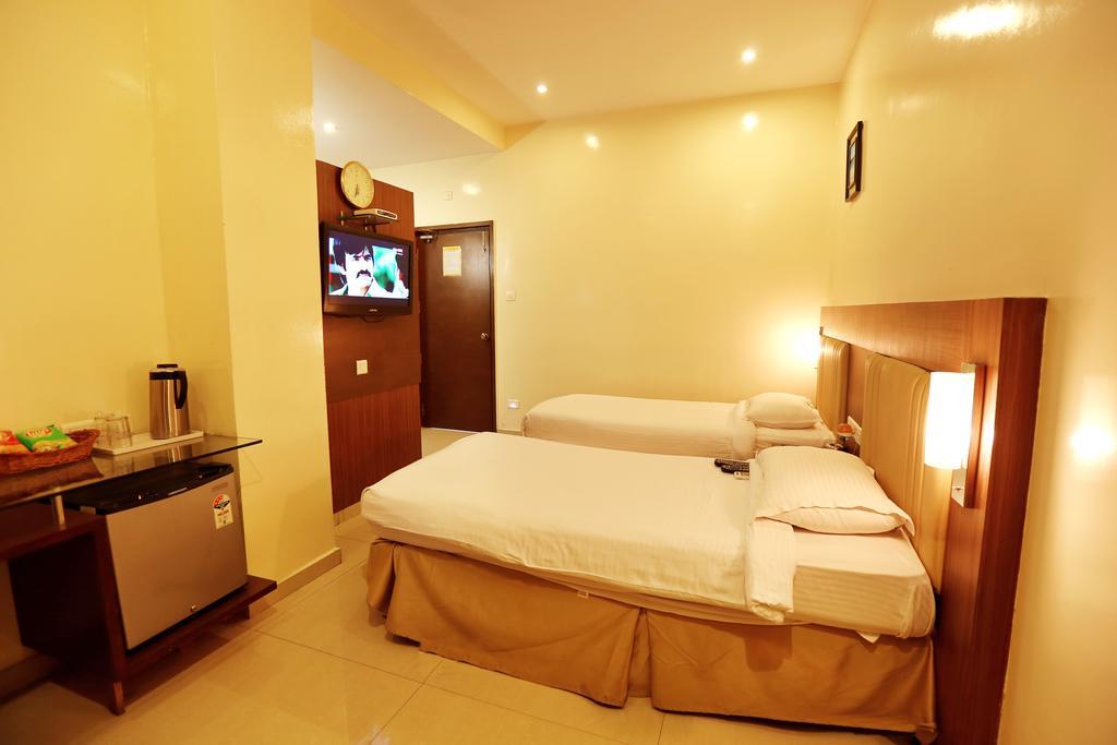 Hotel Swagath Grand Nagole Хайдарабад Номер фото